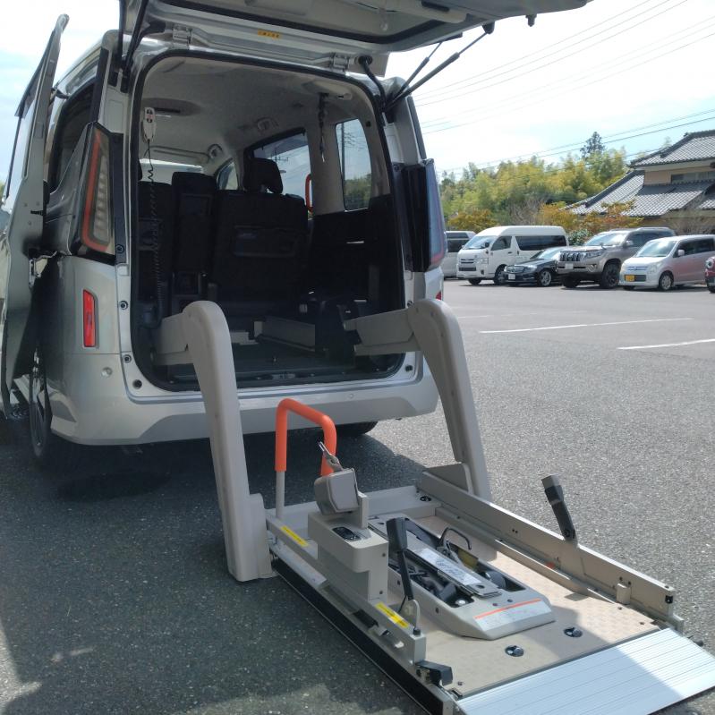 送迎車両が新しくなりました。